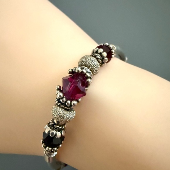 Estate Crystal Sterling Silver Toggle Bracelet
7.75 Inches Long - Picture 5 of 5